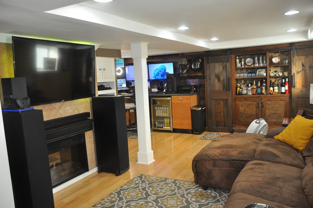 57 Crompton St