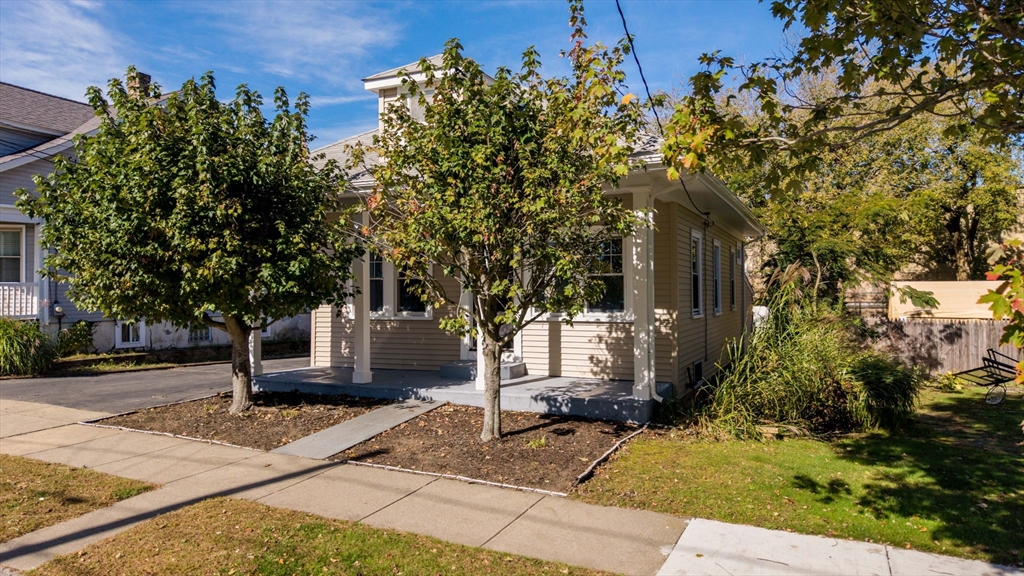 81 Sylvia St, New Bedford