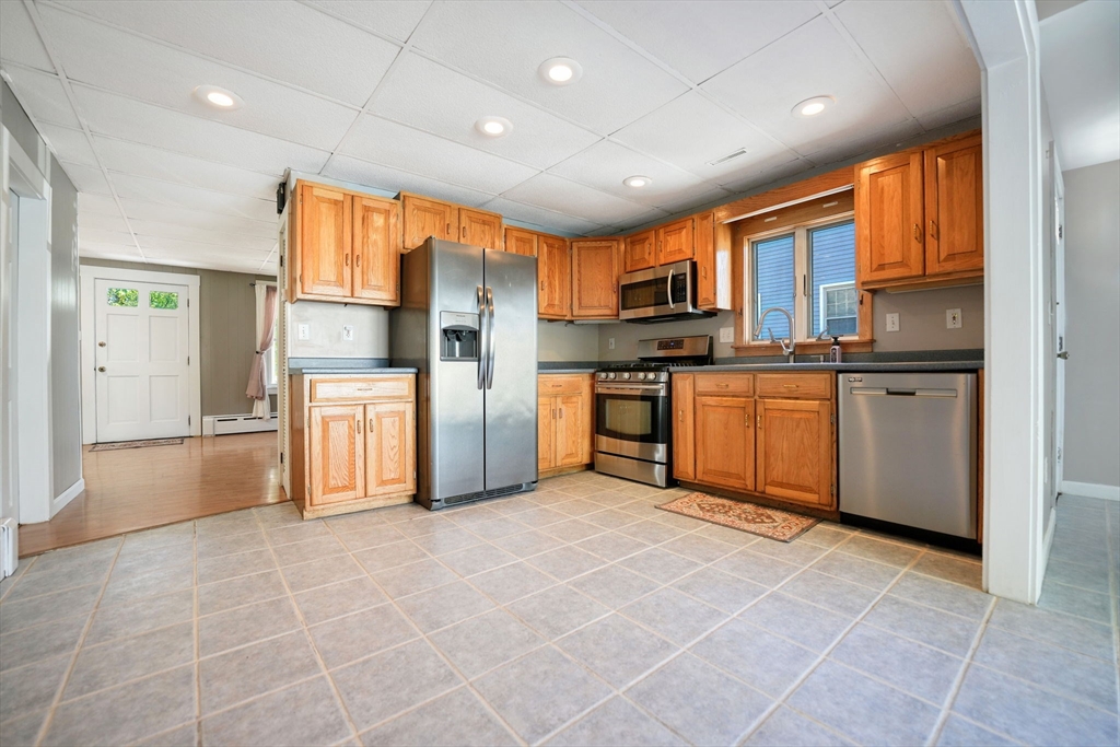 81 Sylvia St, New Bedford