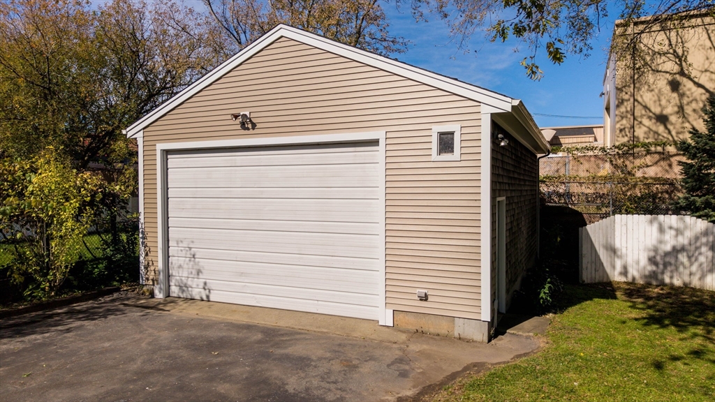 81 Sylvia St, New Bedford