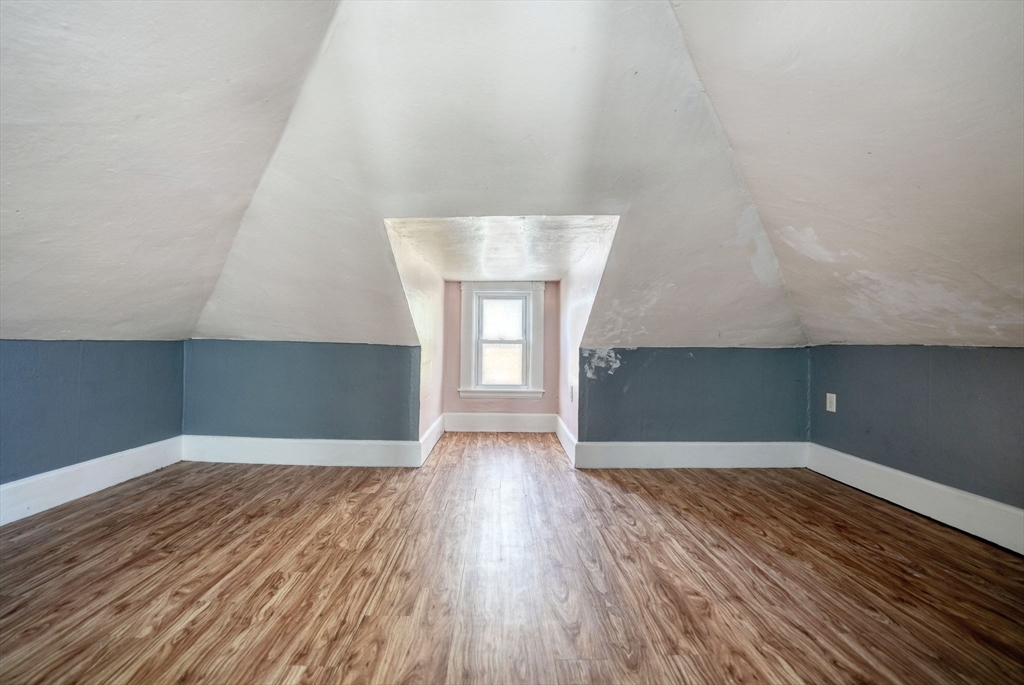 81 Sylvia St, New Bedford