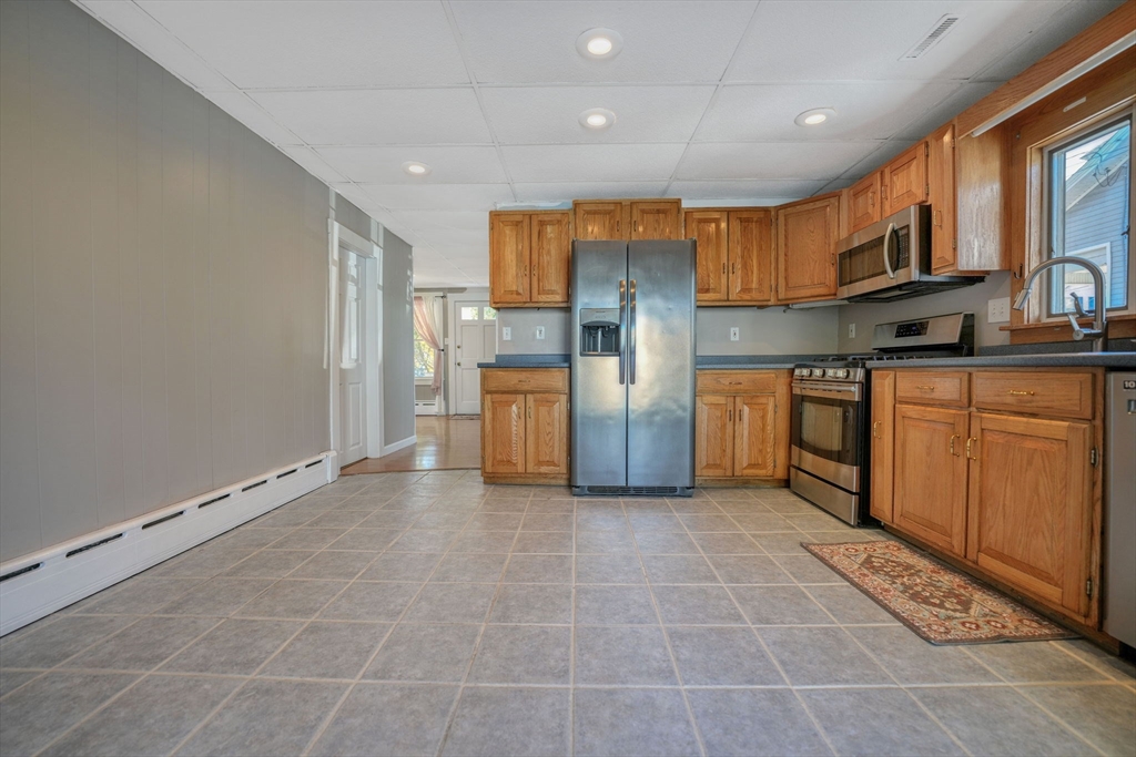 81 Sylvia St, New Bedford