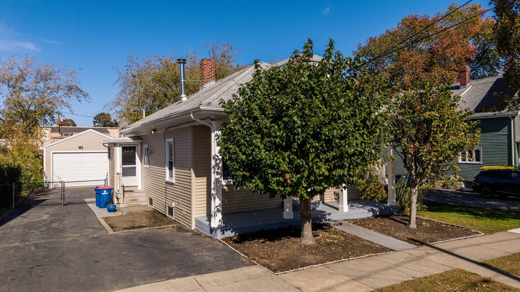 81 Sylvia St, New Bedford