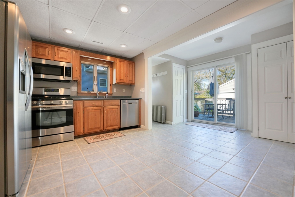 81 Sylvia St, New Bedford