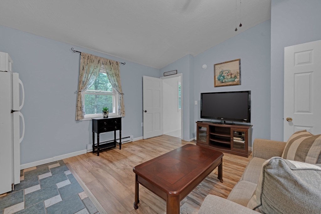 27 Redwood Dr