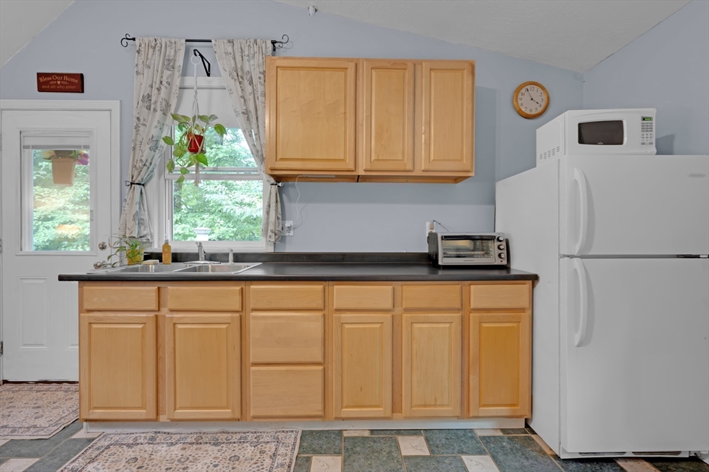 27 Redwood Dr