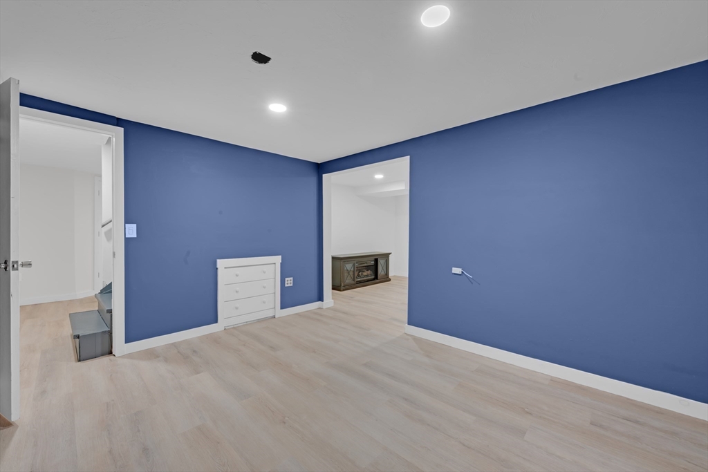 27 Redwood Dr