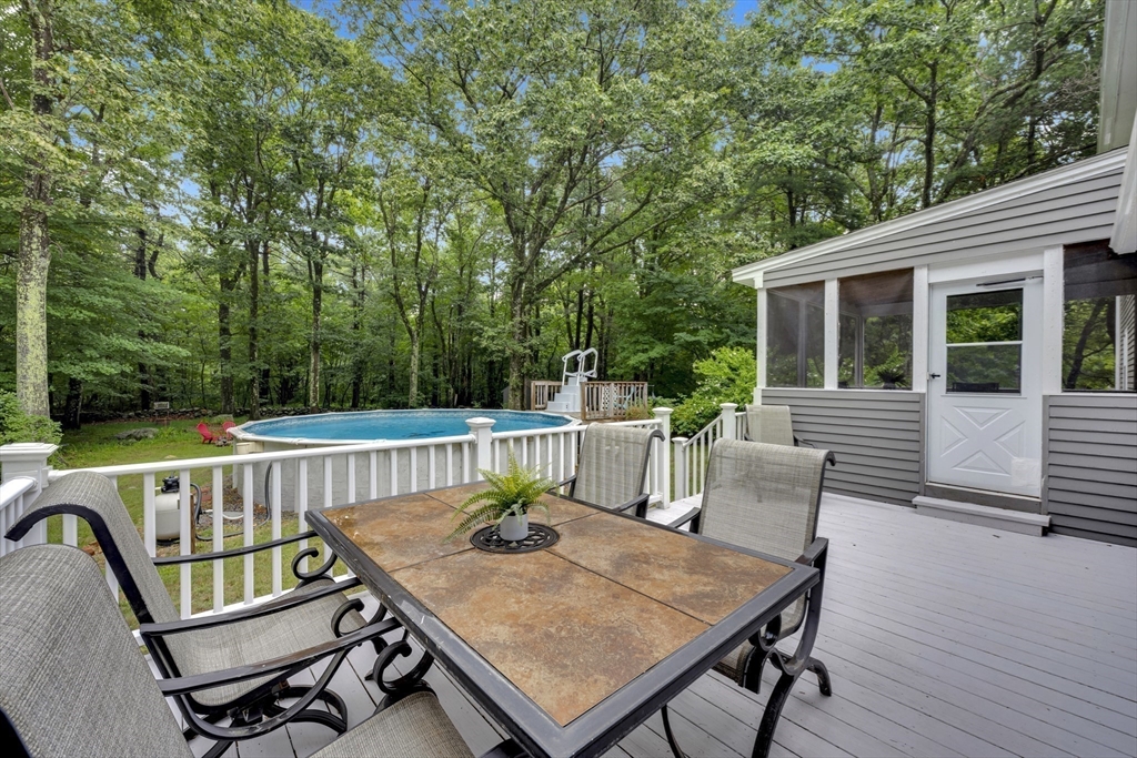 27 Redwood Dr