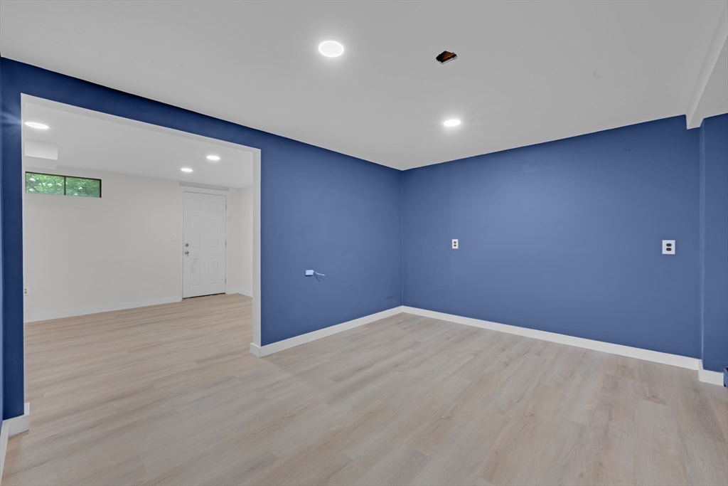27 Redwood Dr