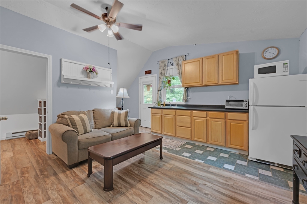 27 Redwood Dr