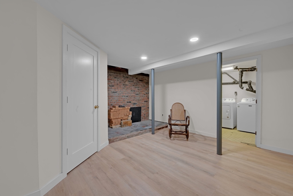 27 Redwood Dr