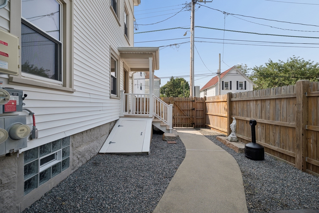 185 Richmond St