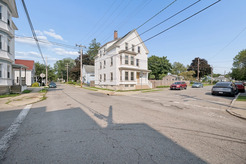 185 Richmond St