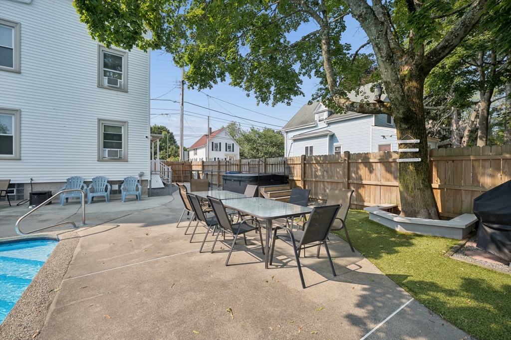 185 Richmond St