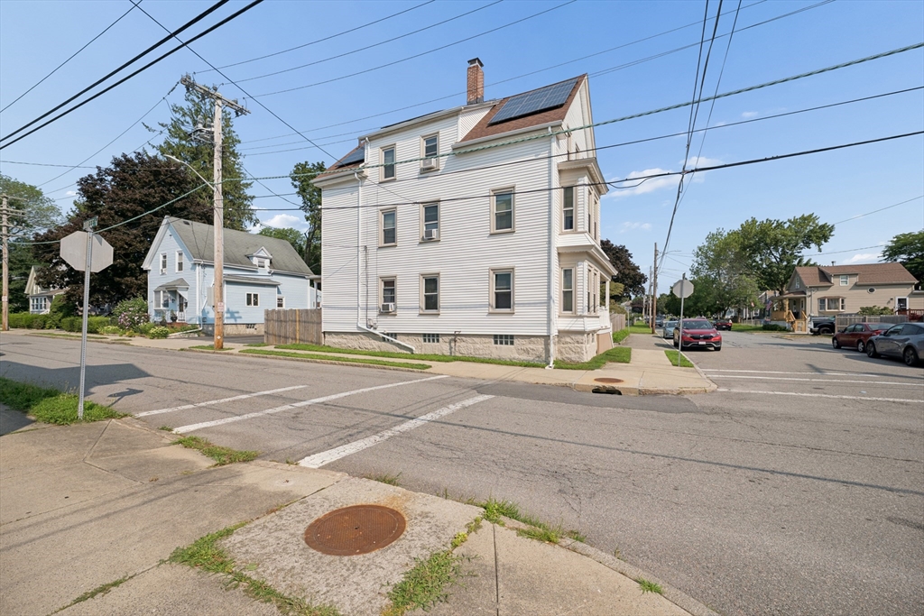 185 Richmond St