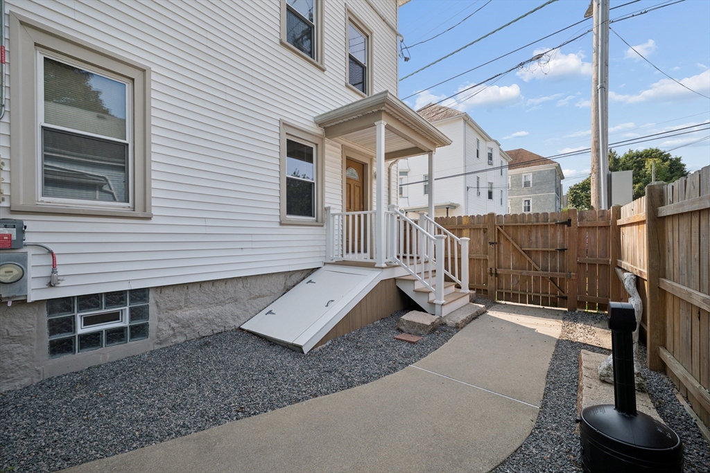 185 Richmond St