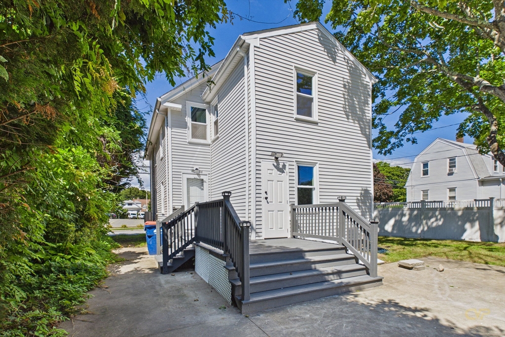 61 Bridge St