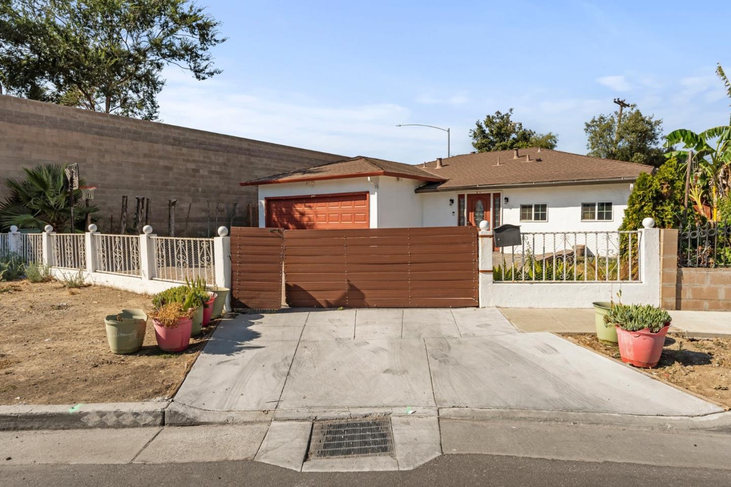 860 Mccreery AVE