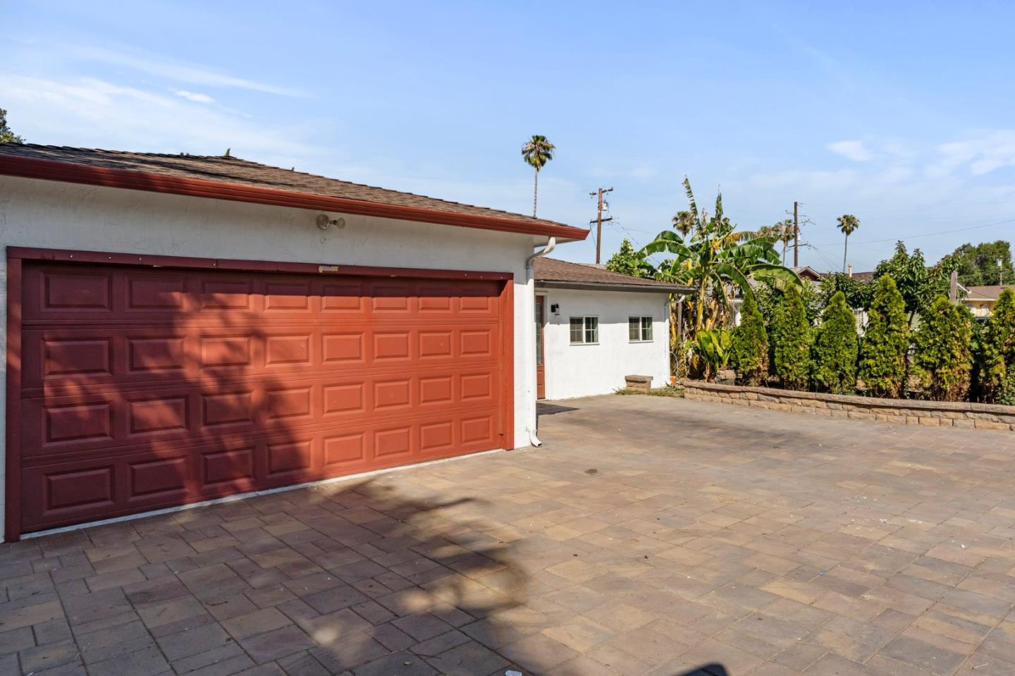 860 Mccreery AVE