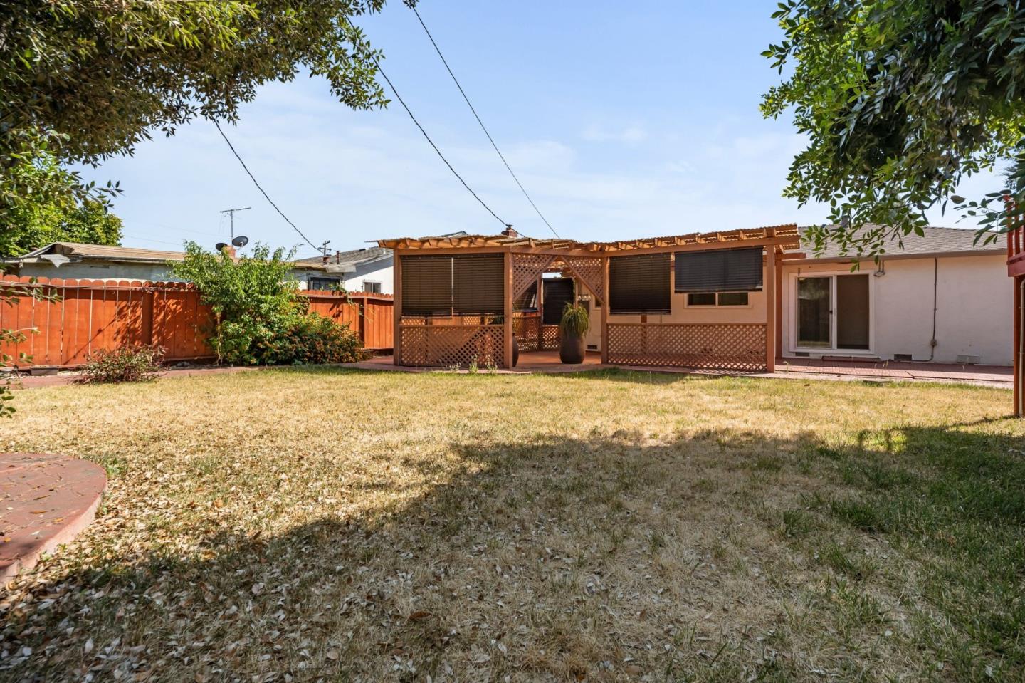 860 Mccreery AVE