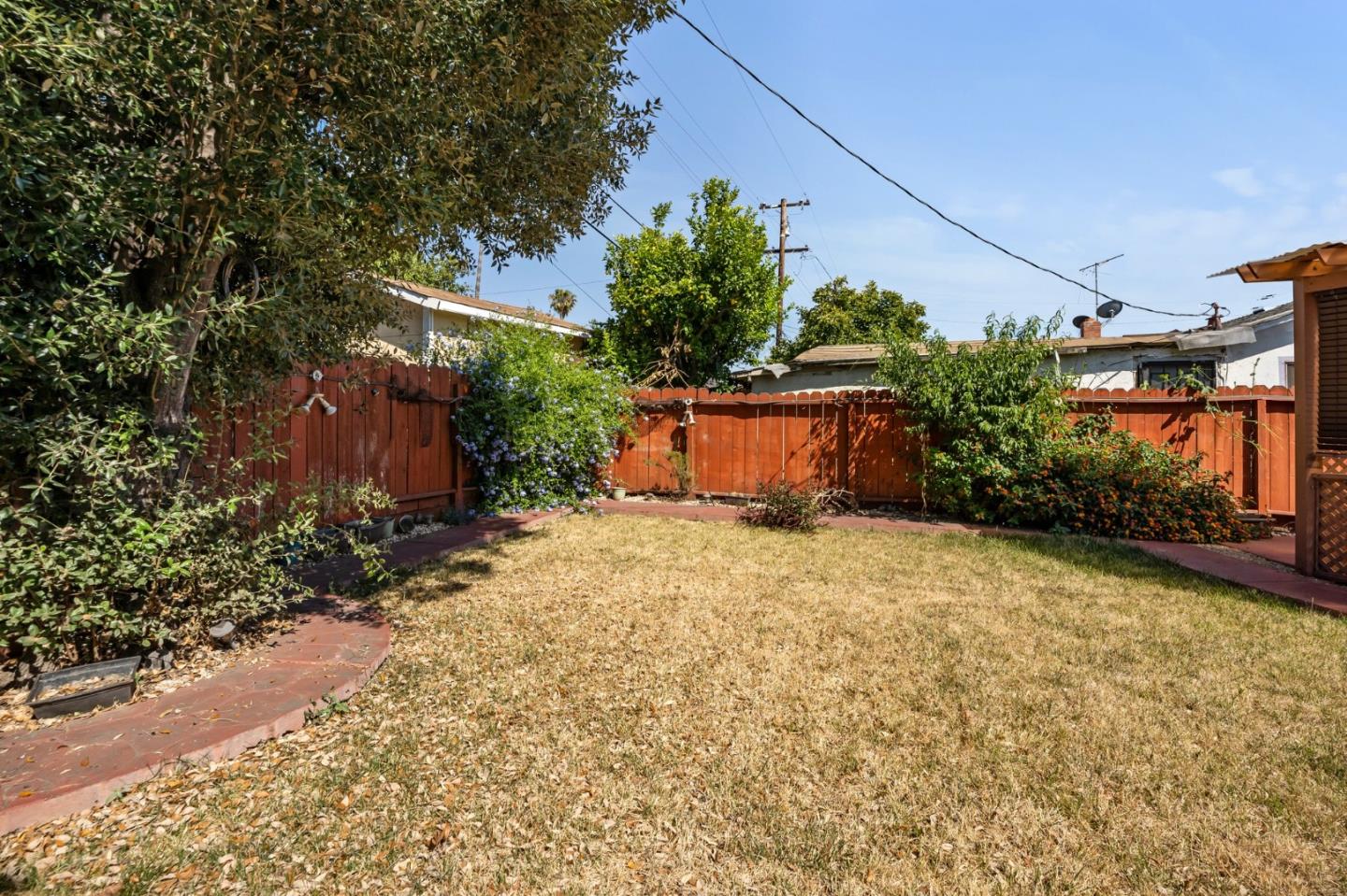 860 Mccreery AVE