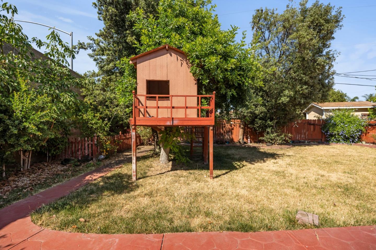 860 Mccreery AVE