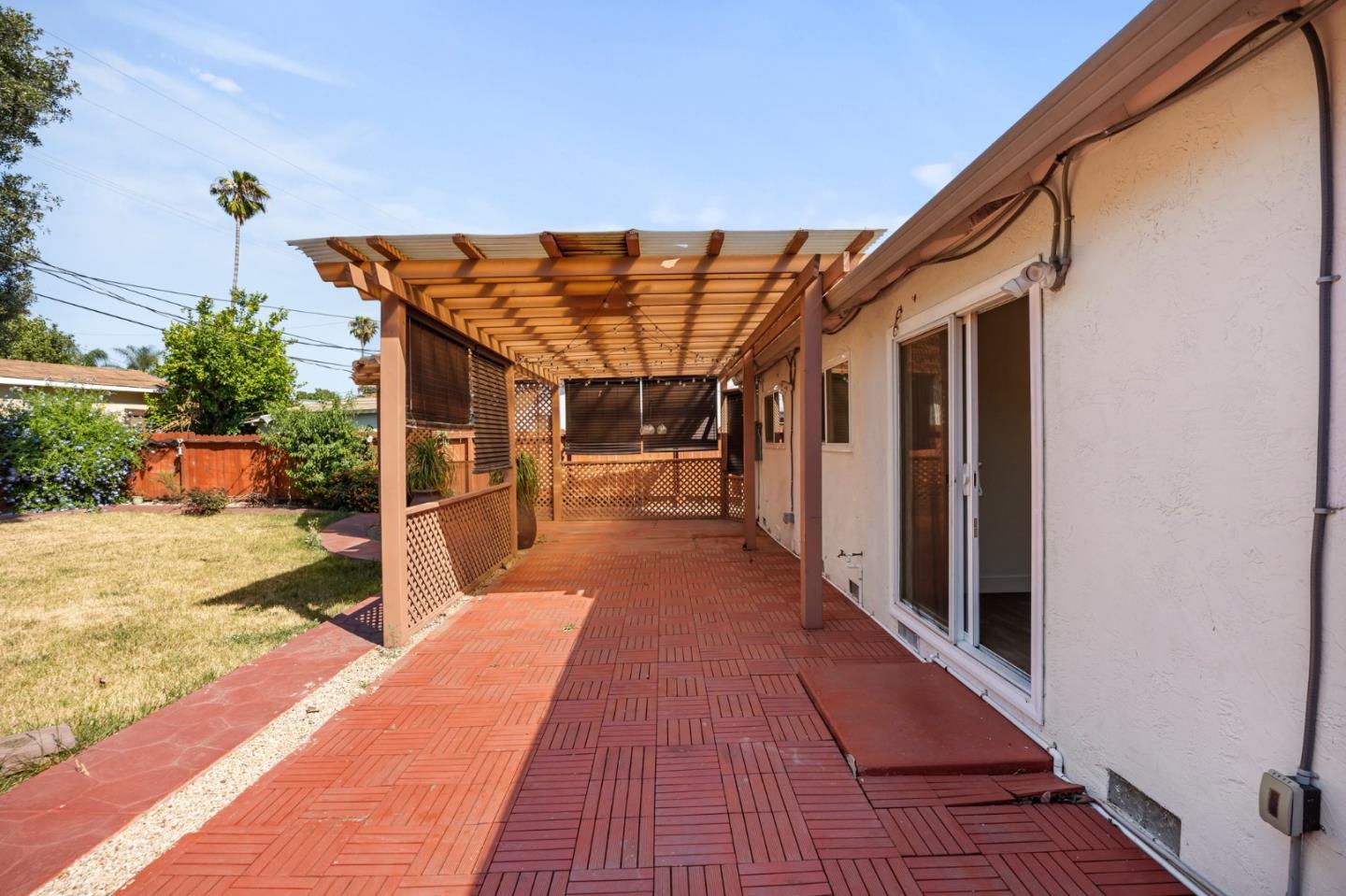 860 Mccreery AVE
