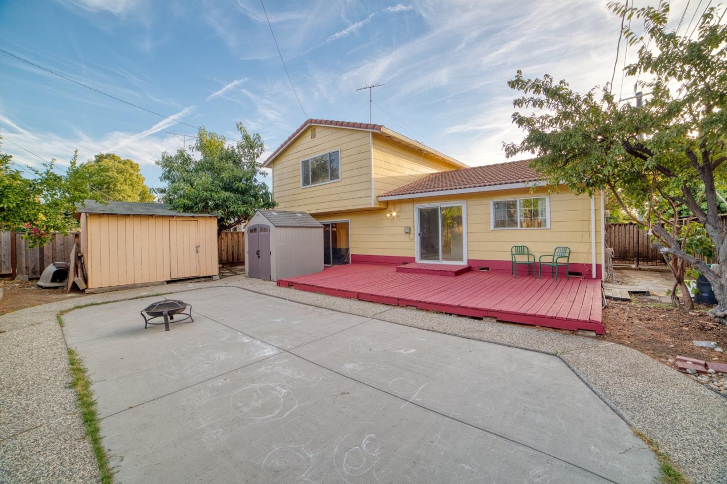 2036 Conifer LN