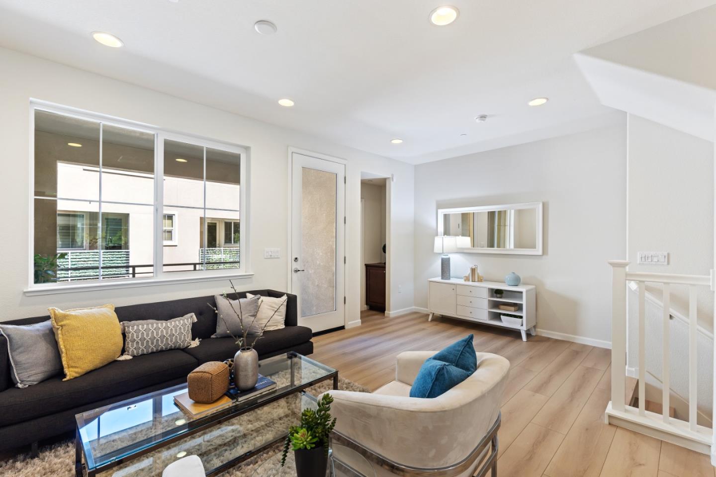 6122 Golden Vista DR