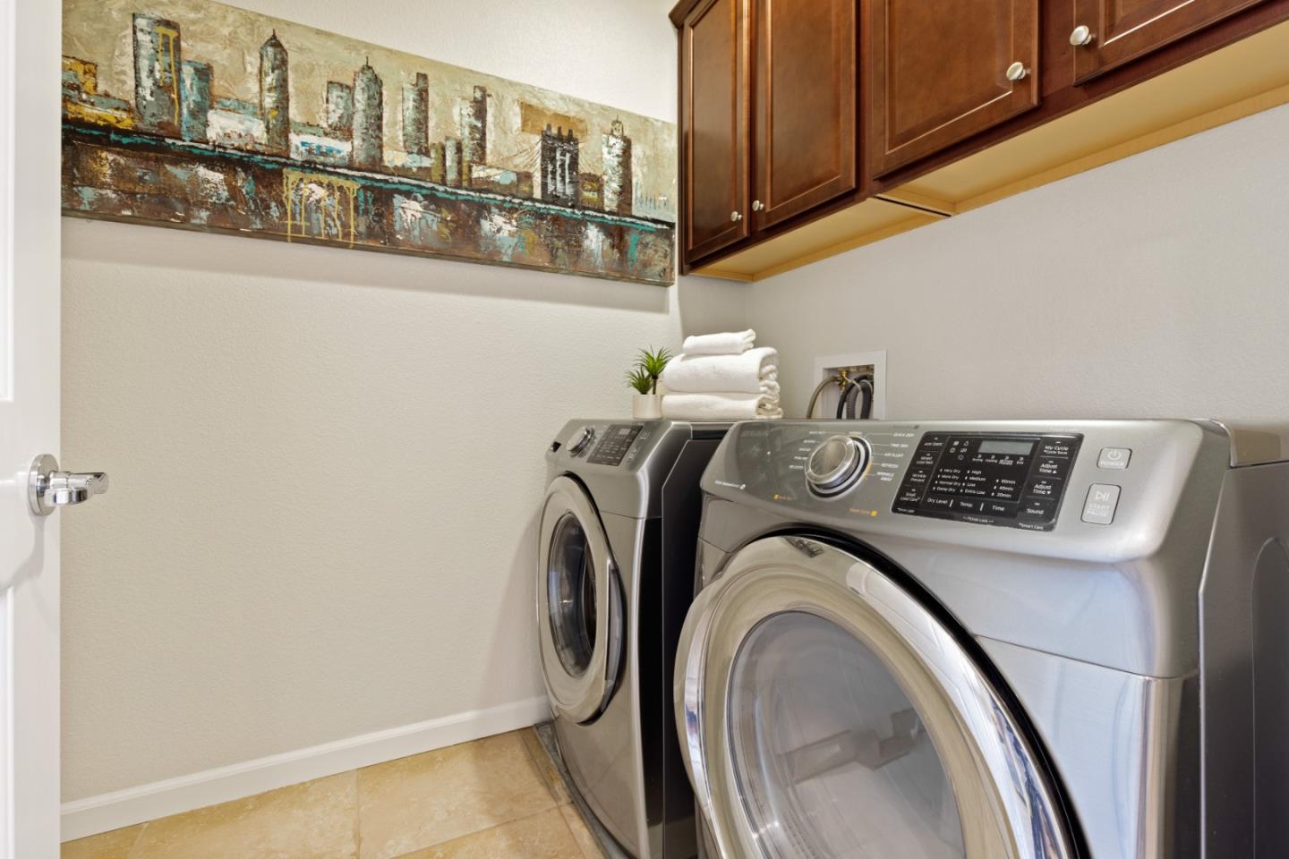 6122 Golden Vista DR