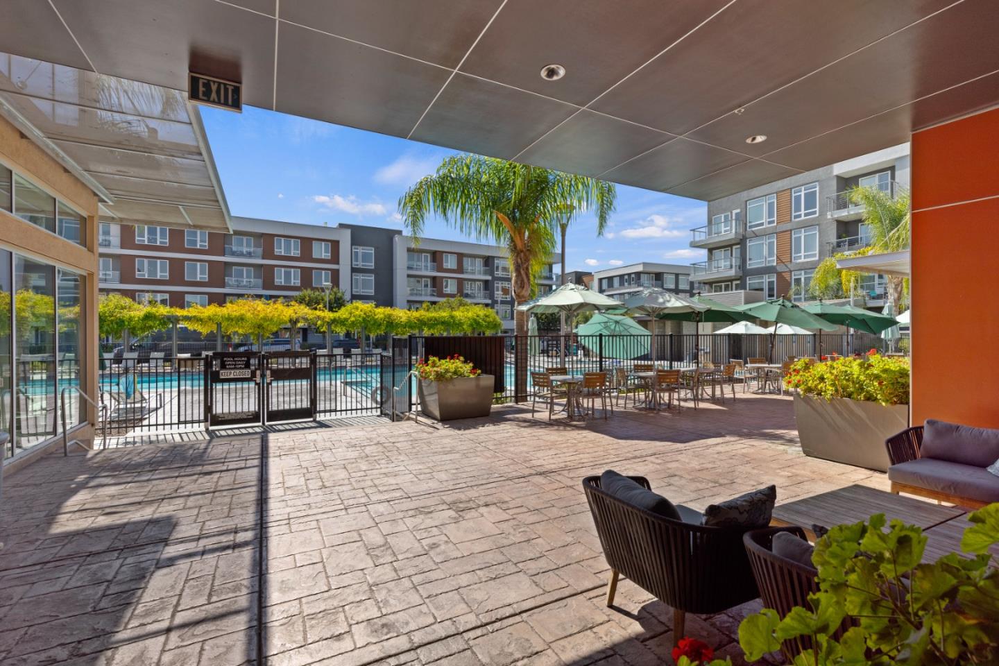 6122 Golden Vista DR