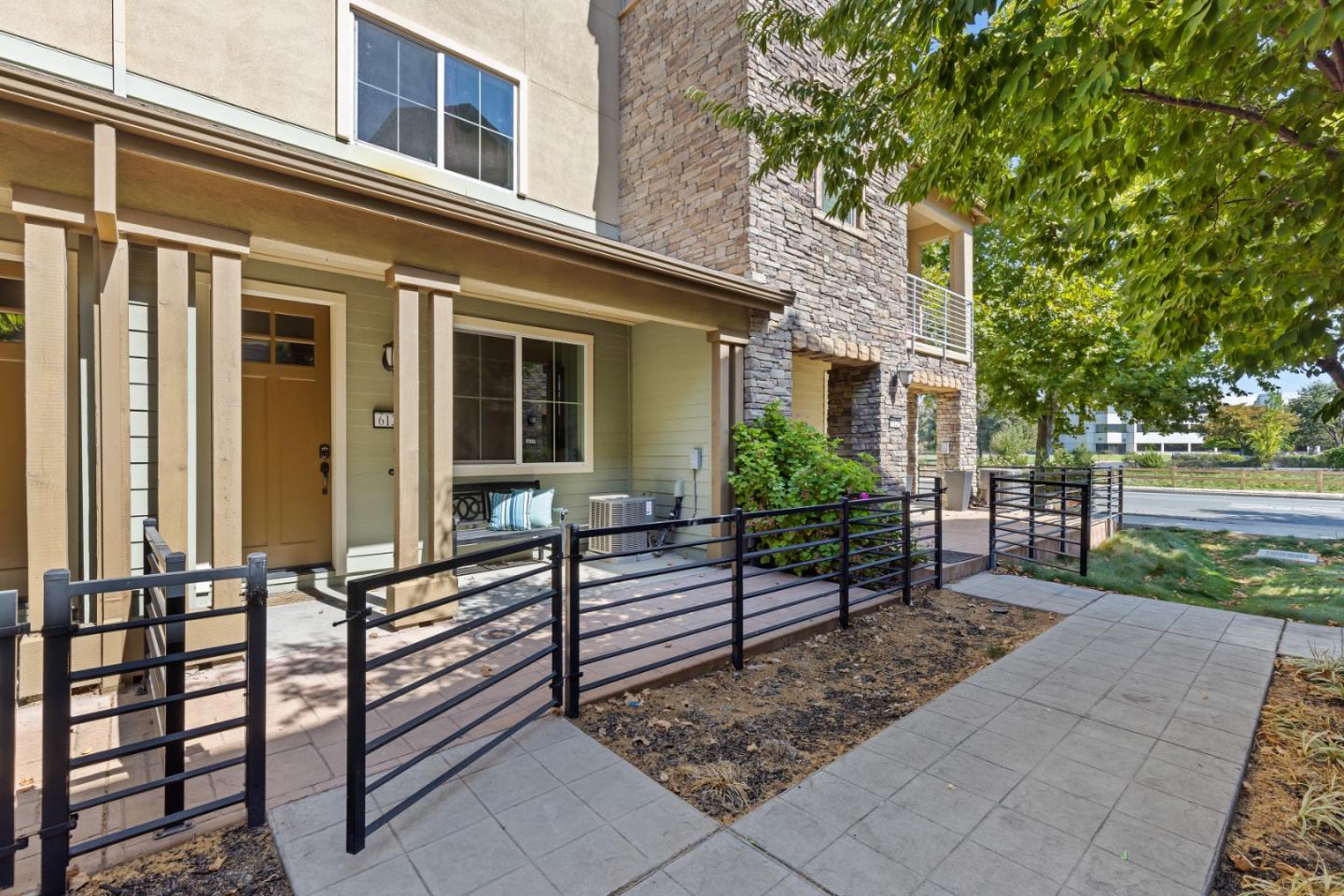 6122 Golden Vista DR