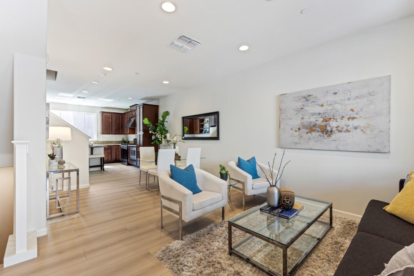 6122 Golden Vista DR