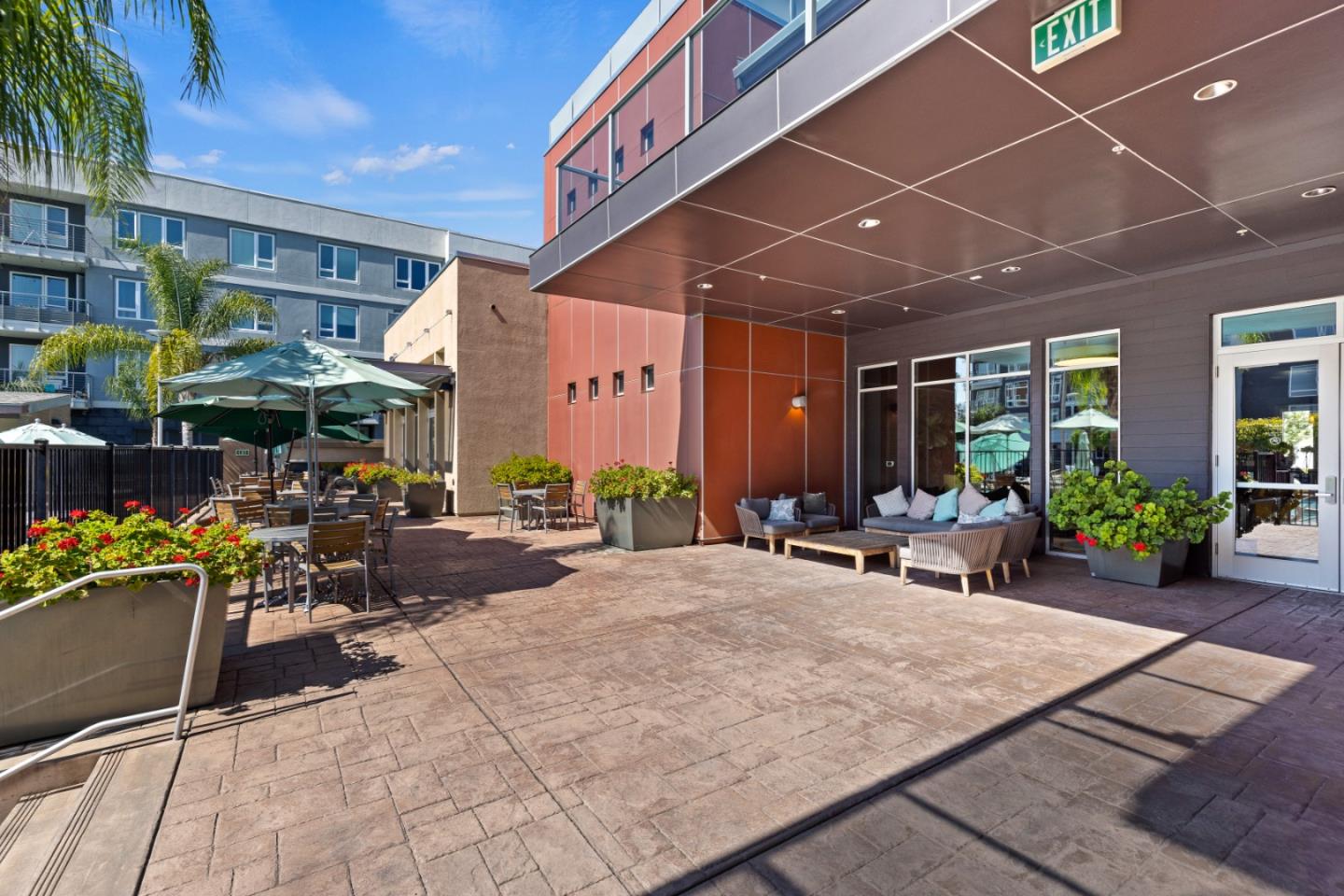 6122 Golden Vista DR