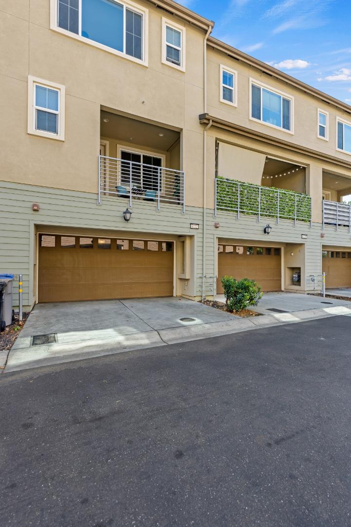 6122 Golden Vista DR