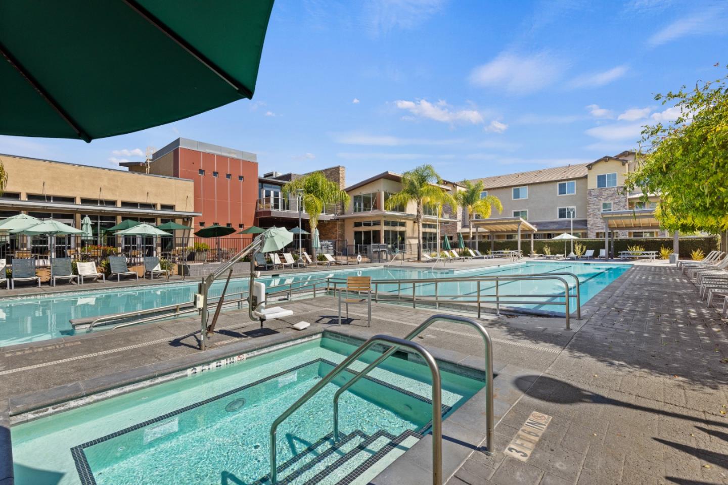 6122 Golden Vista DR