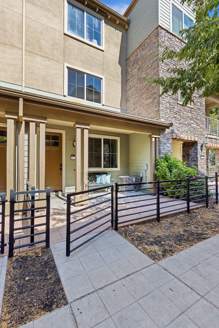 6122 Golden Vista DR