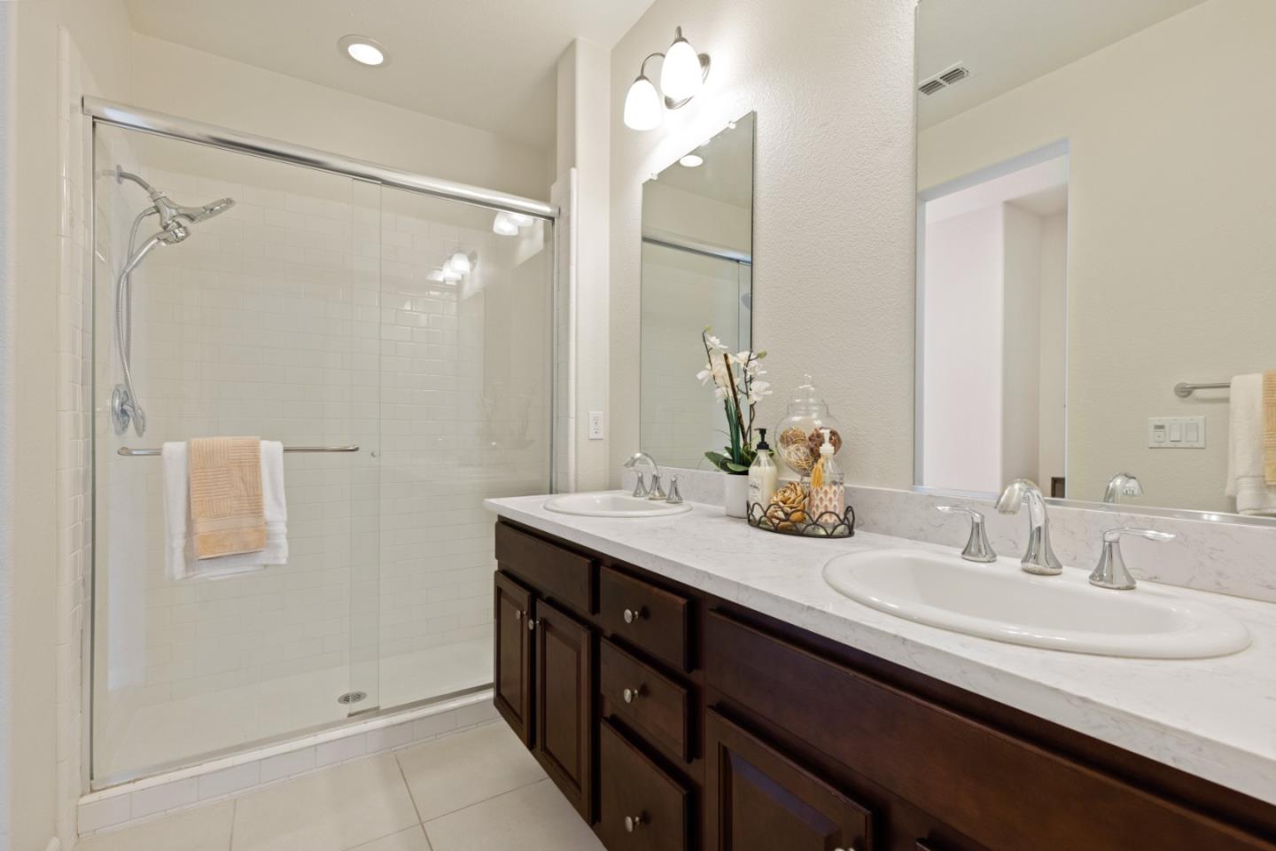 6122 Golden Vista DR