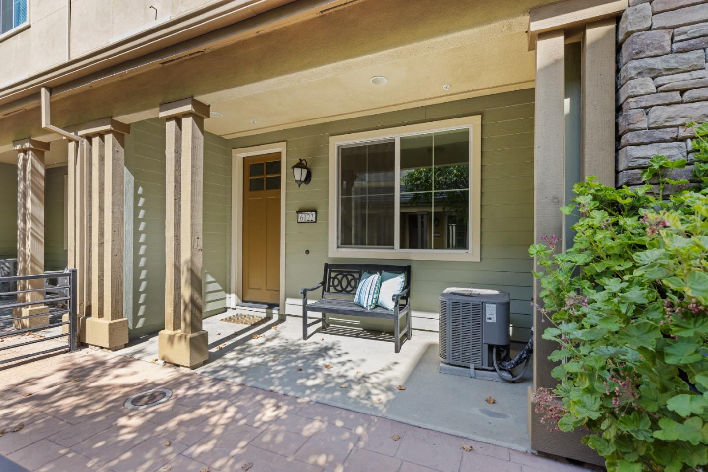 6122 Golden Vista DR