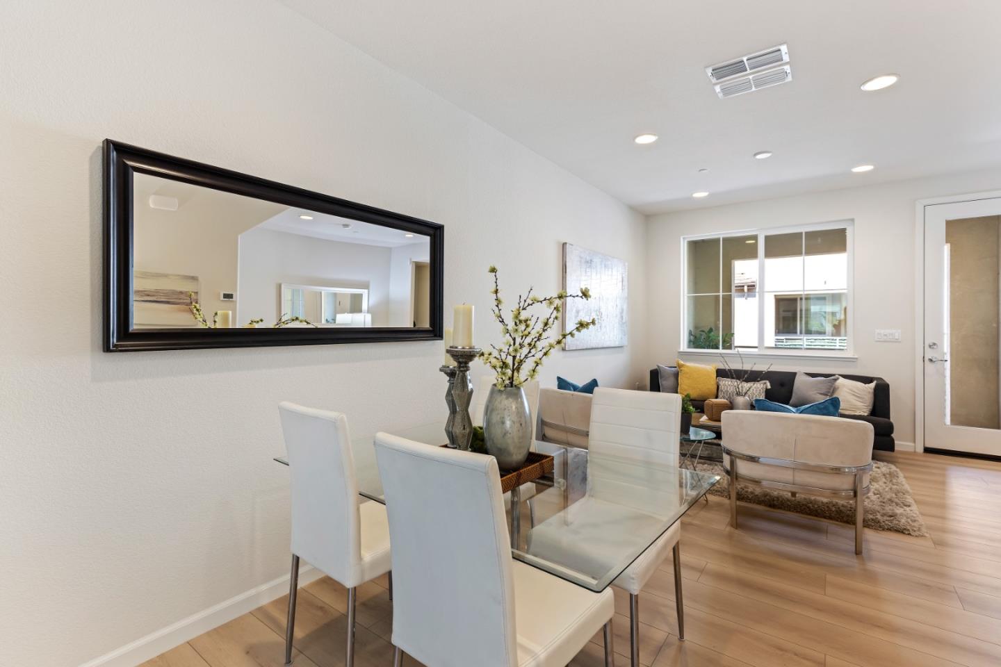 6122 Golden Vista DR