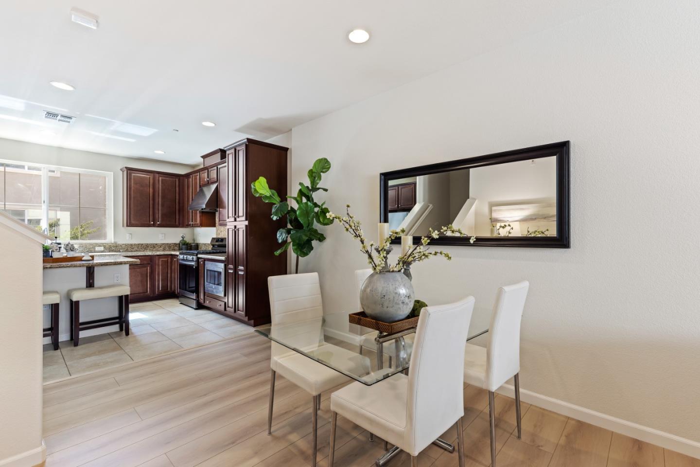 6122 Golden Vista DR