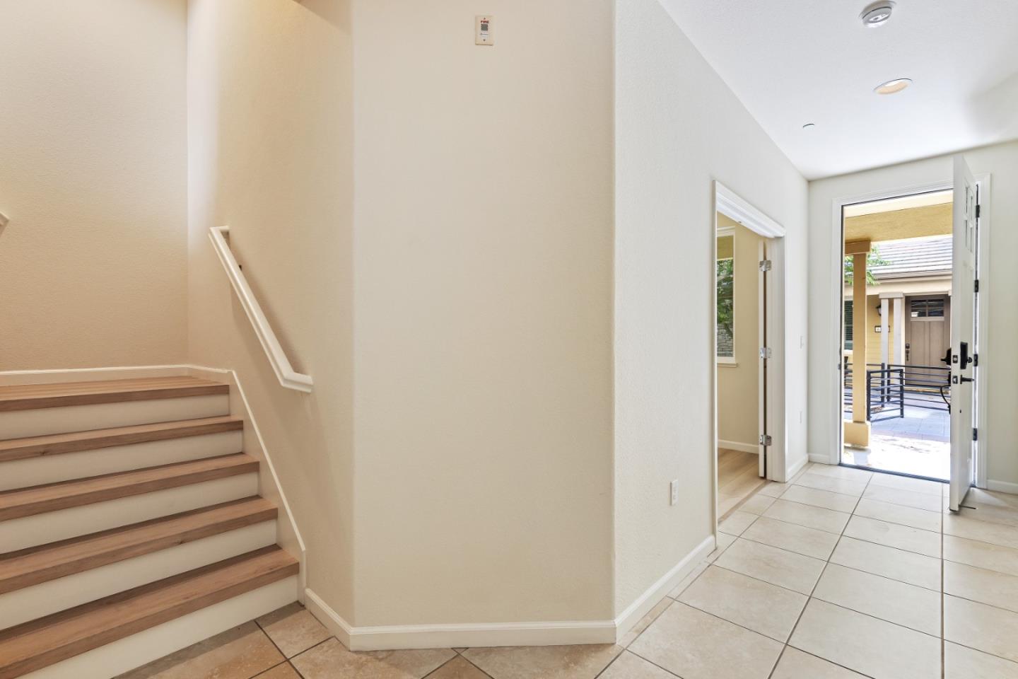 6122 Golden Vista DR