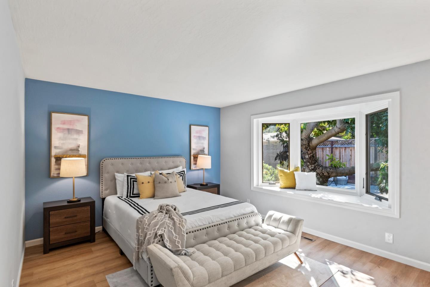762 W Remington DR