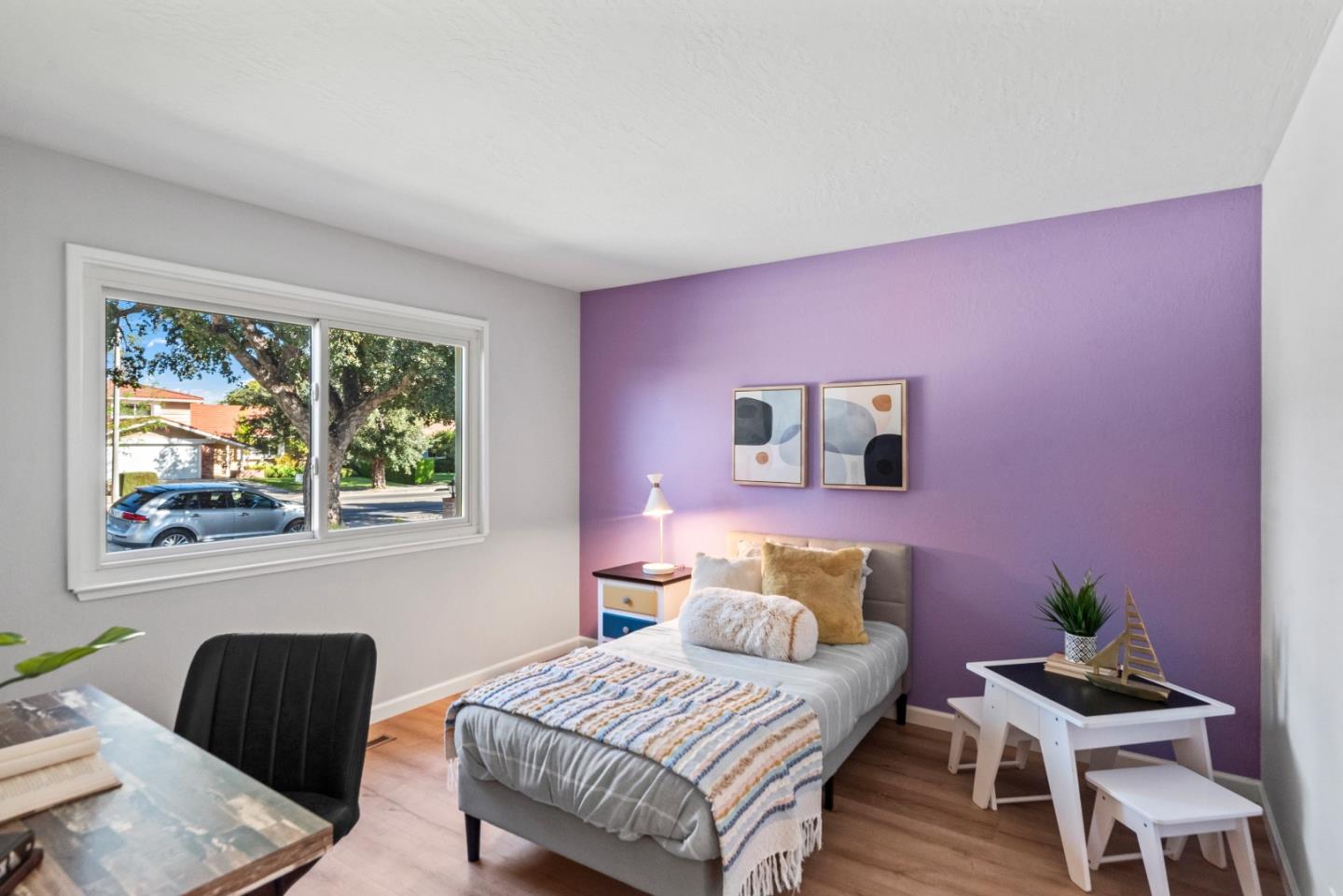 762 W Remington DR