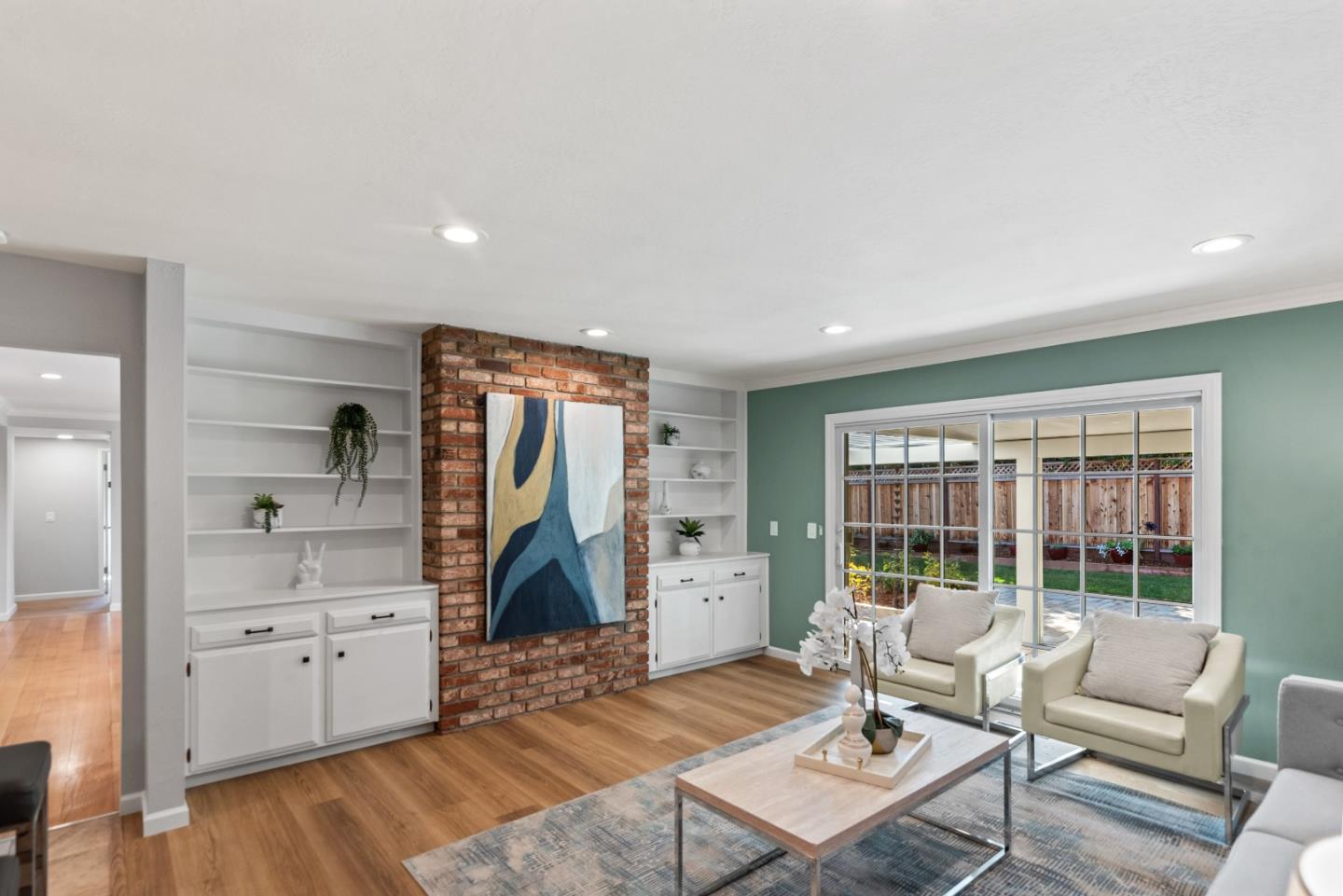 762 W Remington DR