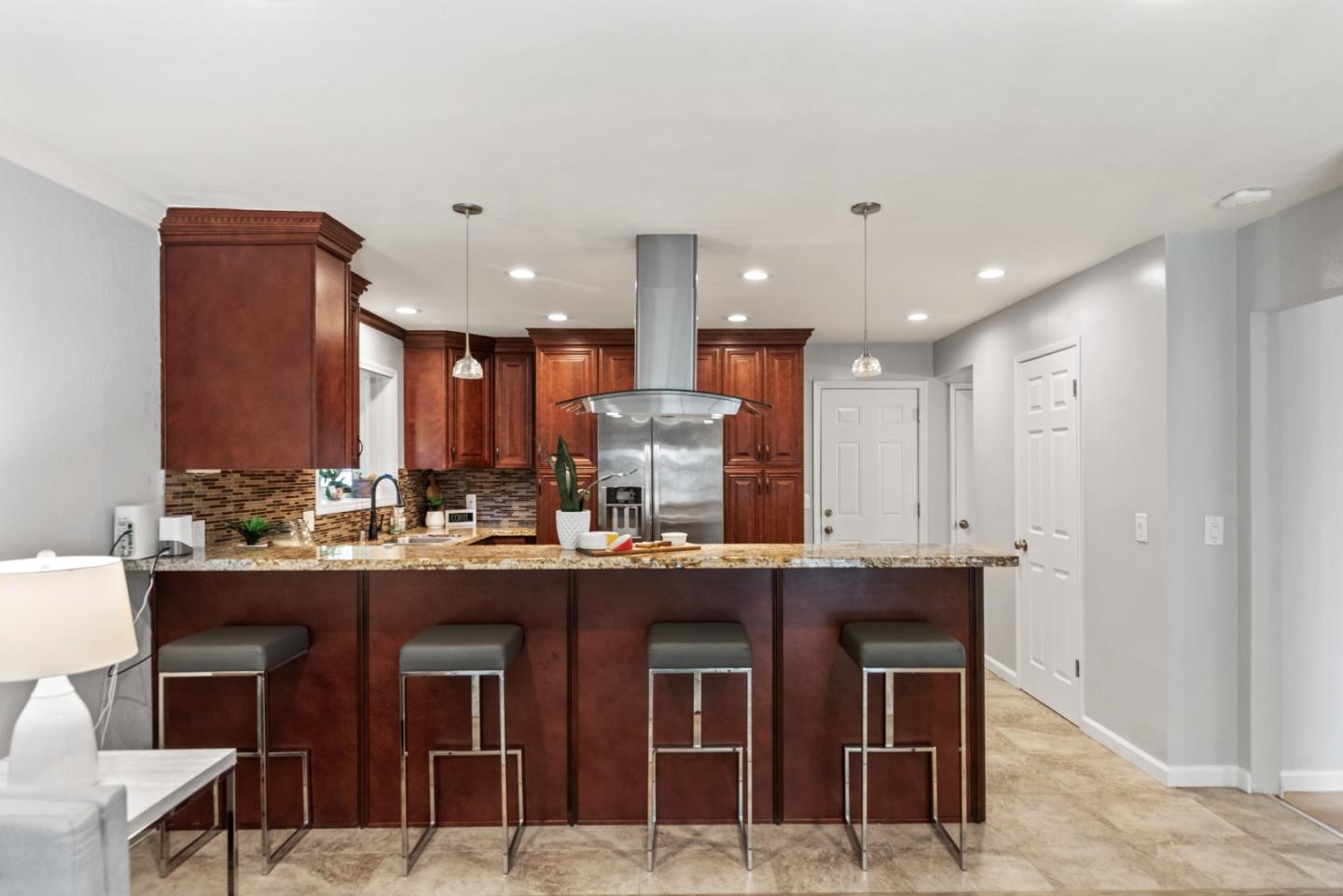 762 W Remington DR