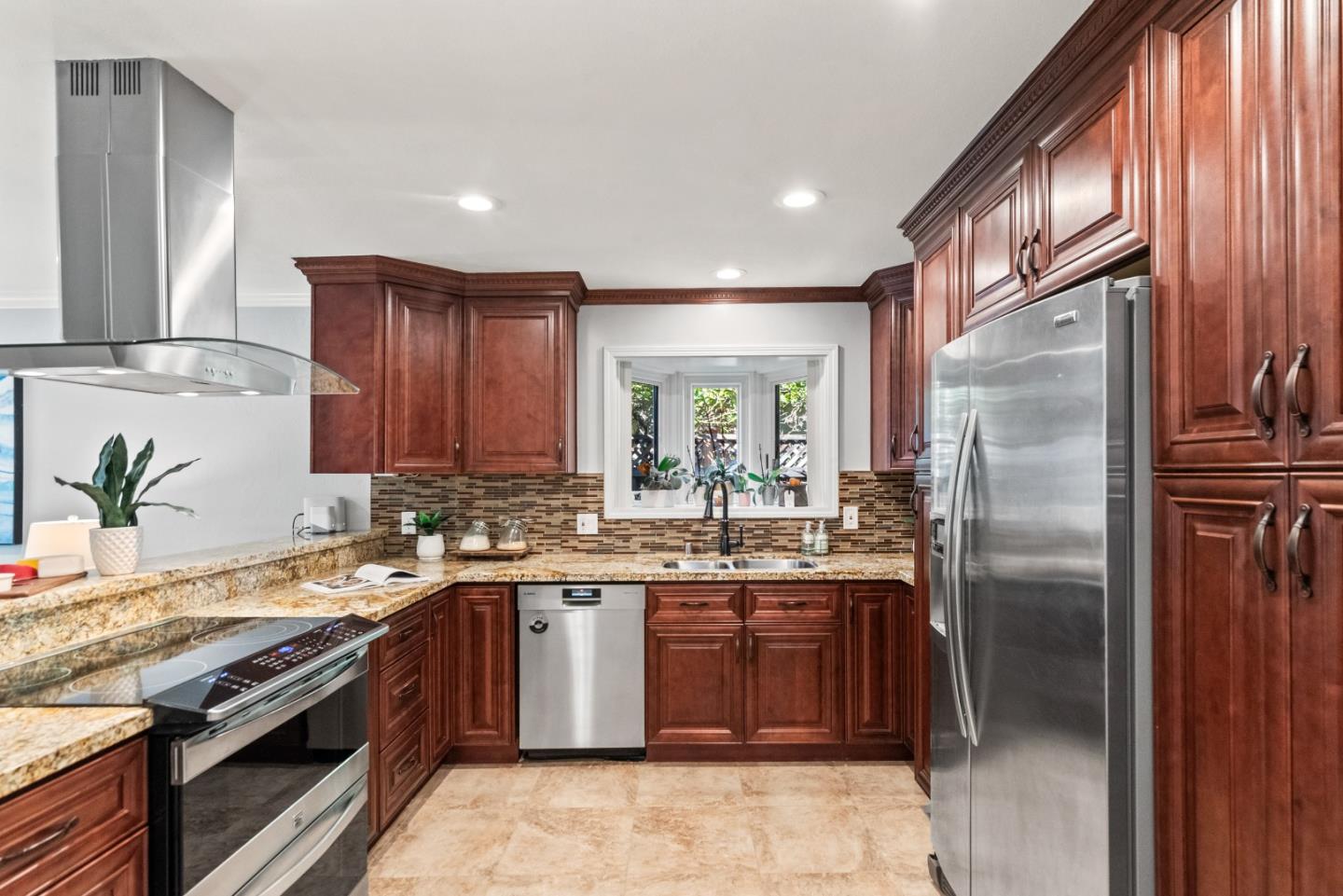 762 W Remington DR