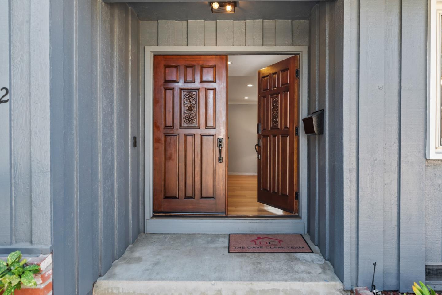 762 W Remington DR