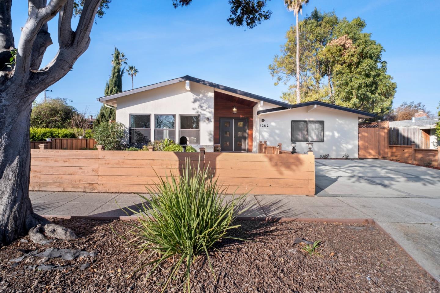 1262 Manzano Way