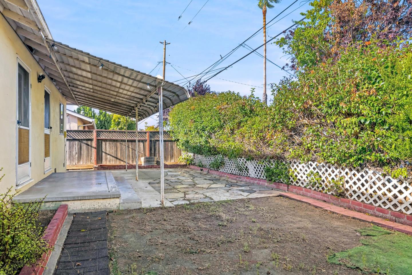 365 E Iowa AVE